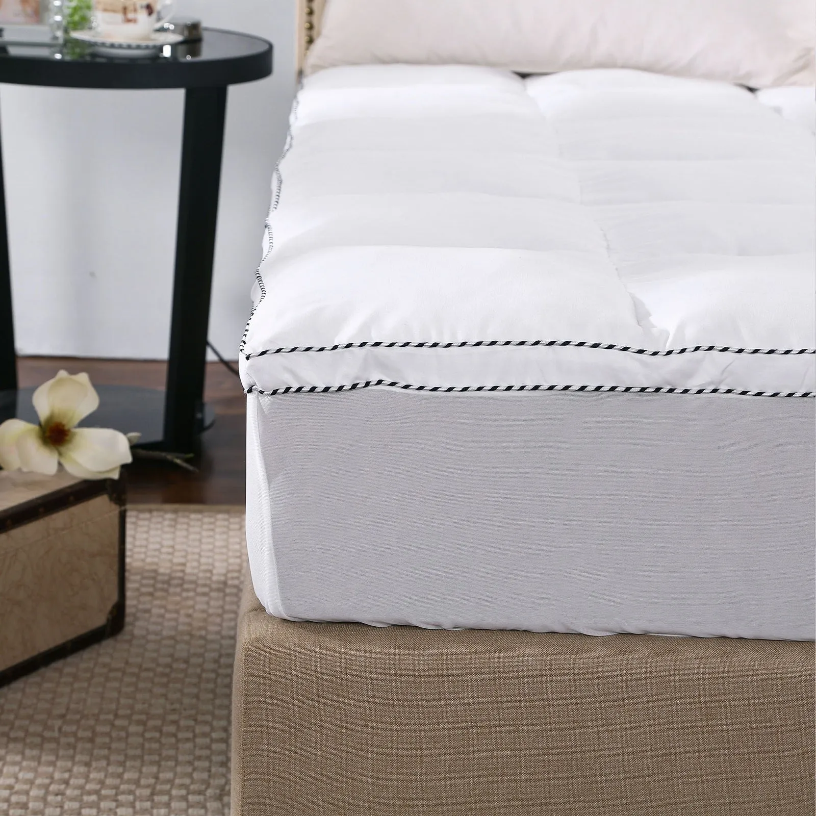 1000GSM Luxury Bamboo Fabric Gusset Mattress Pad Topper Cover | Queen | White