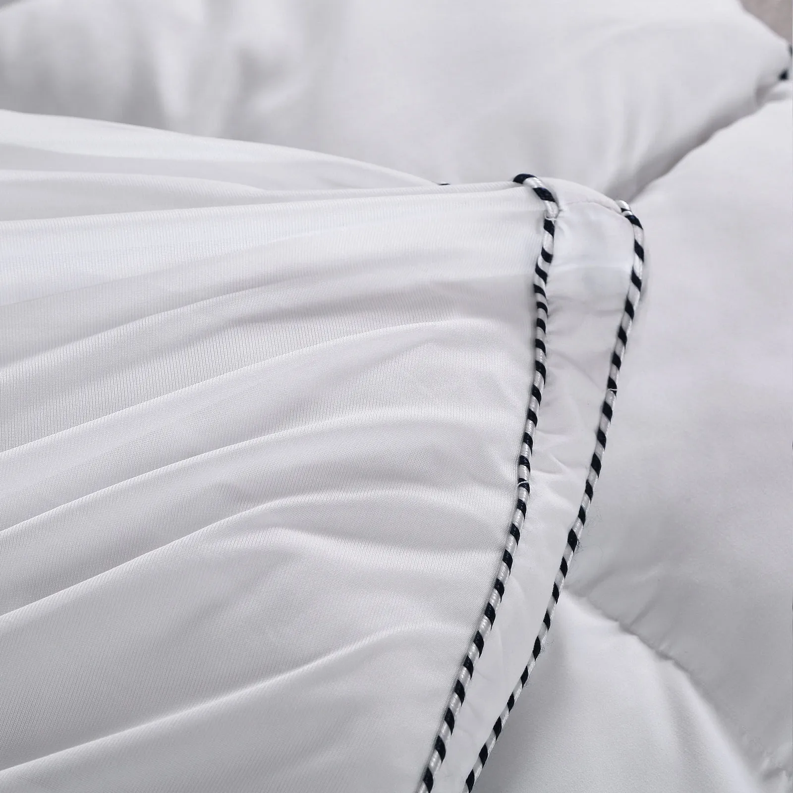 1000GSM Luxury Bamboo Fabric Gusset Mattress Pad Topper Cover | Queen | White